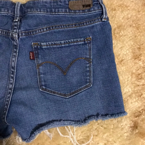 Levi’s Jean shorts - Picture 3 of 3